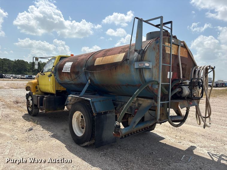 image for item YA4277 1997 GMC C7 water truck