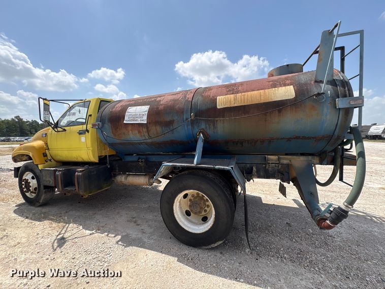 image for item YA4277 1997 GMC C7 water truck