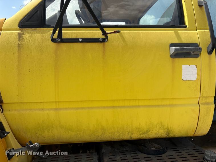 image for item YA4277 1997 GMC C7 water truck
