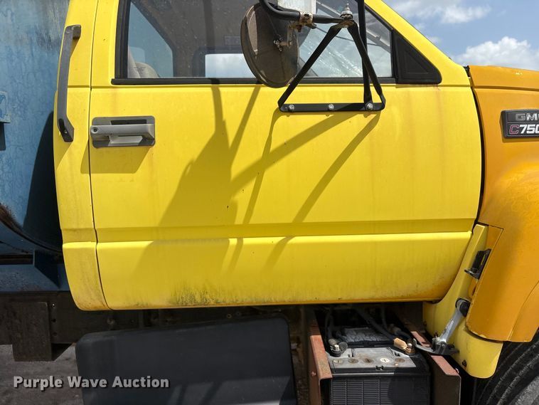 image for item YA4277 1997 GMC C7 water truck