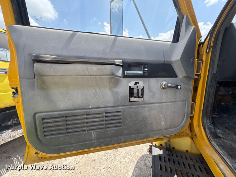 image for item YA4277 1997 GMC C7 water truck