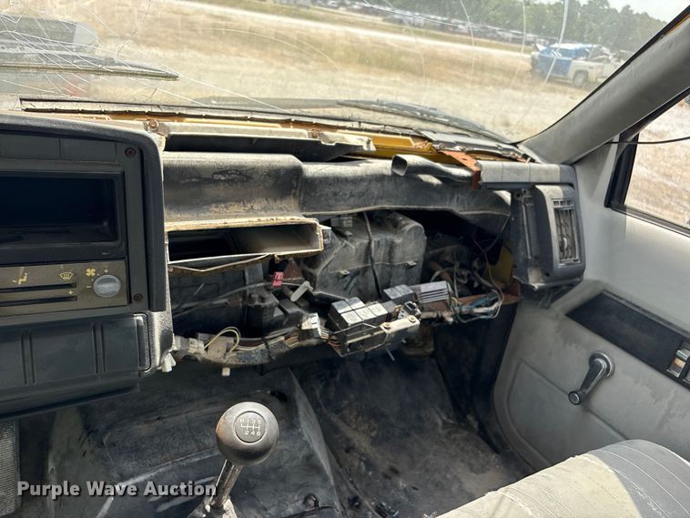 image for item YA4277 1997 GMC C7 water truck