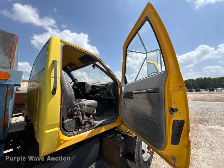 image for item YA4277 1997 GMC C7 water truck
