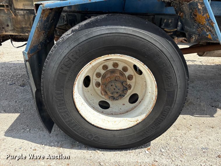 image for item YA4277 1997 GMC C7 water truck