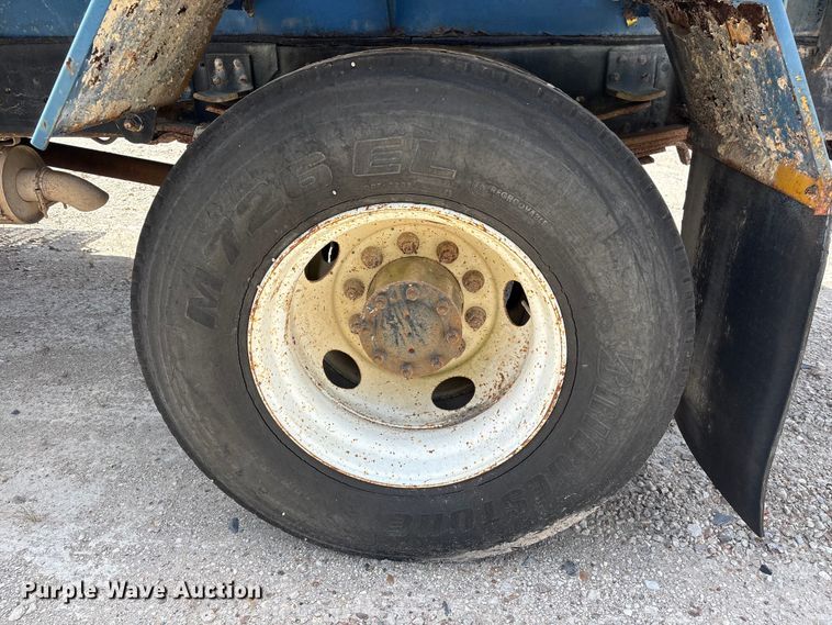 image for item YA4277 1997 GMC C7 water truck