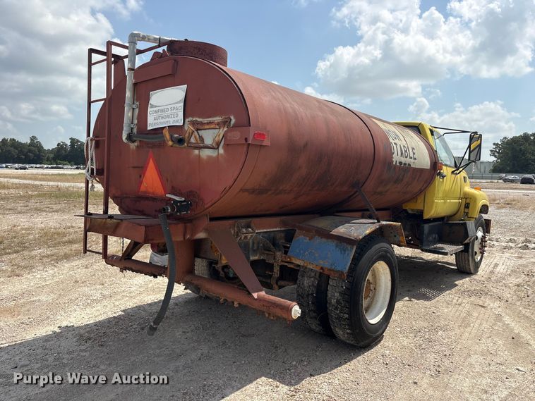 image for item YA4278 1997 GMC C7 water truck