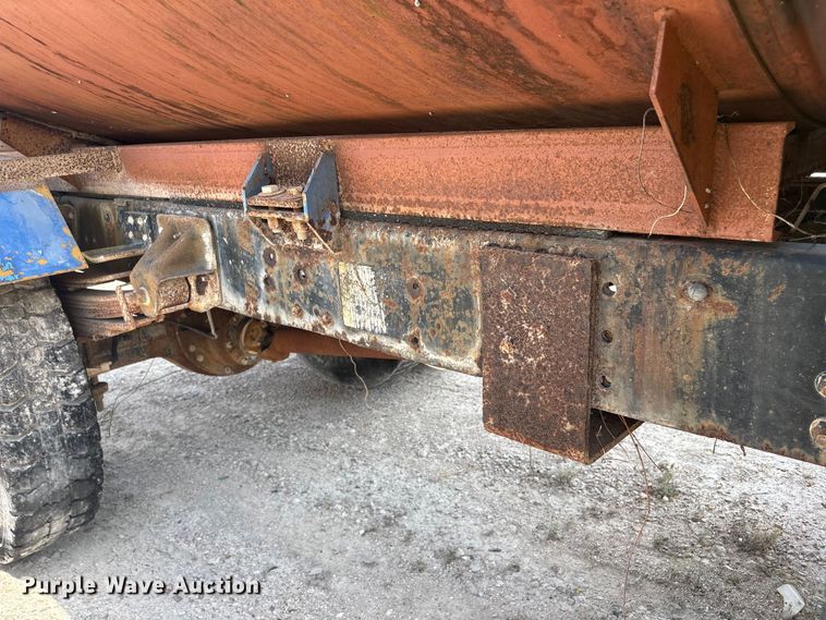 image for item YA4278 1997 GMC C7 water truck