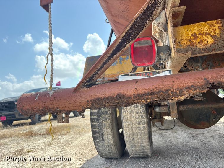 image for item YA4278 1997 GMC C7 water truck