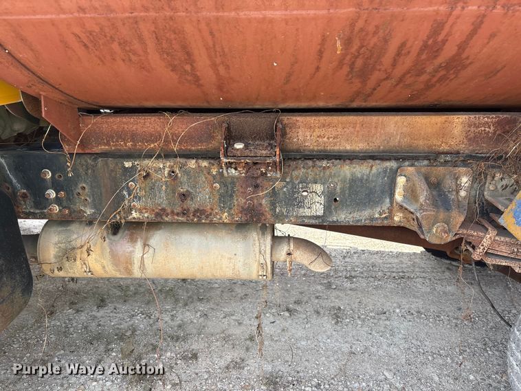 image for item YA4278 1997 GMC C7 water truck