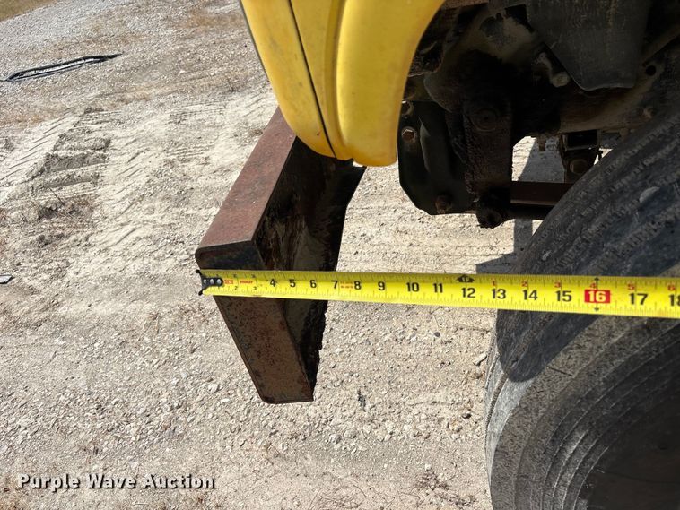 image for item YA4278 1997 GMC C7 water truck