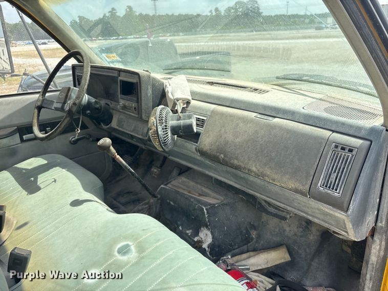 image for item YA4278 1997 GMC C7 water truck