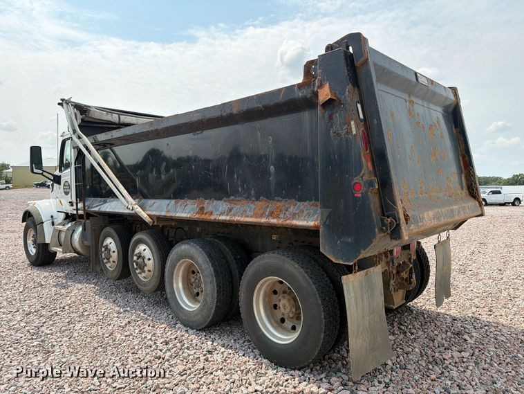 image for item YA4287 2018 Peterbilt 567 dump truck