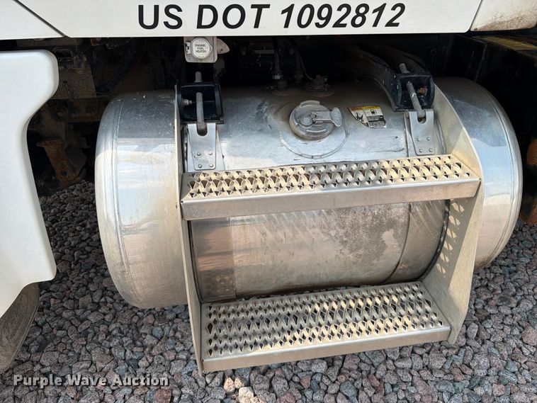 image for item YA4287 2018 Peterbilt 567 dump truck
