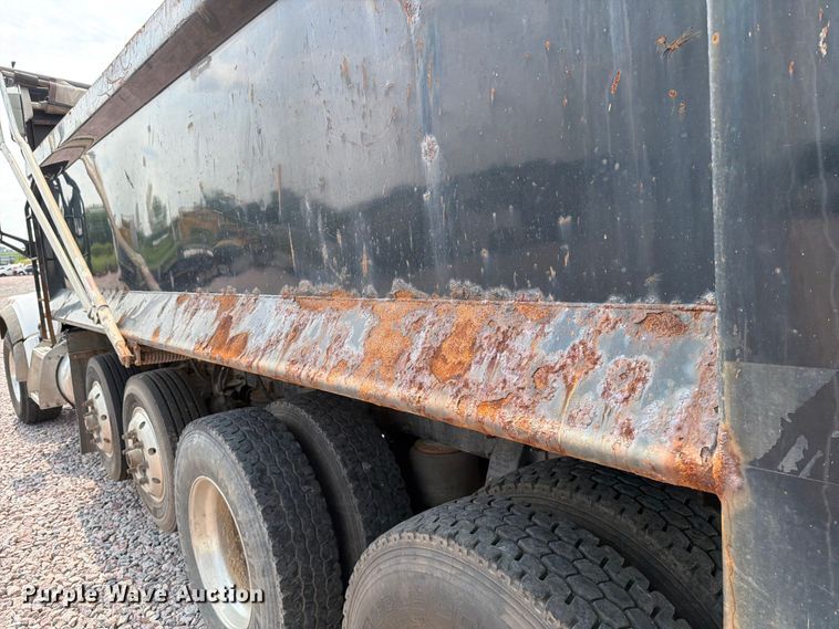 image for item YA4287 2018 Peterbilt 567 dump truck