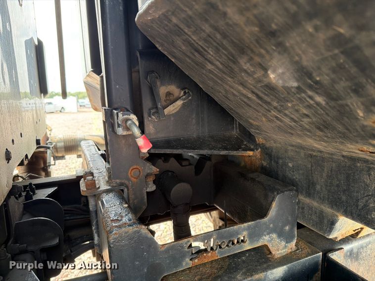 image for item YA4287 2018 Peterbilt 567 dump truck