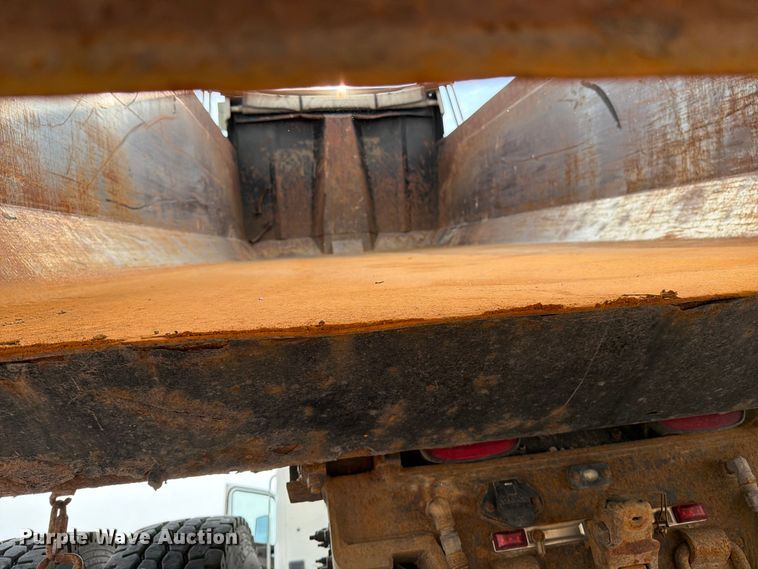 image for item YA4287 2018 Peterbilt 567 dump truck