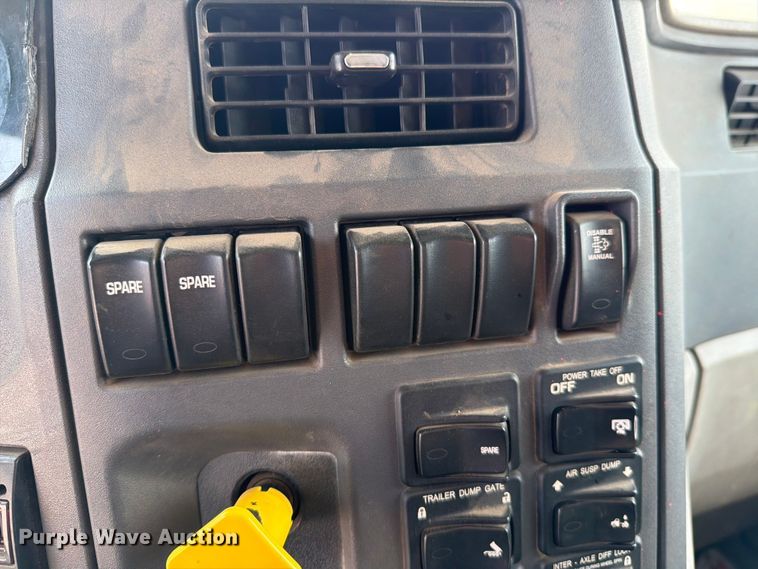 image for item YA4287 2018 Peterbilt 567 dump truck