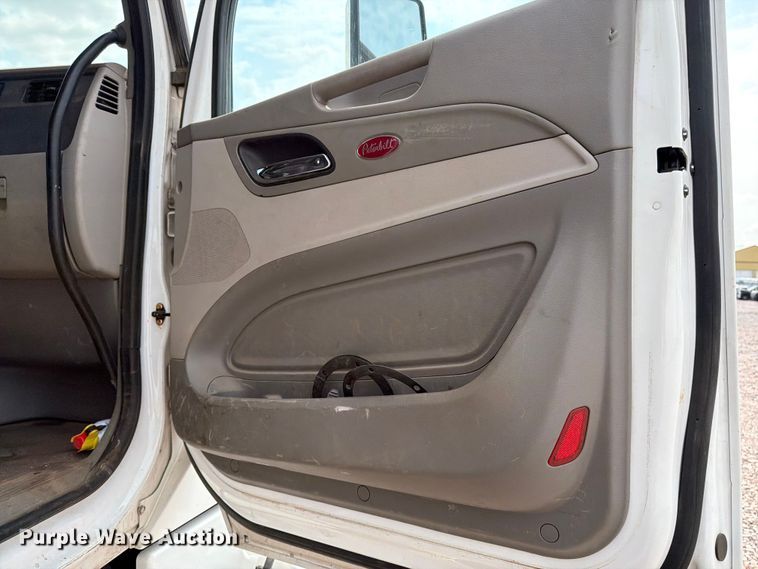 image for item YA4287 2018 Peterbilt 567 dump truck