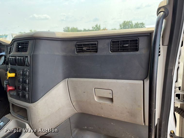 image for item YA4287 2018 Peterbilt 567 dump truck