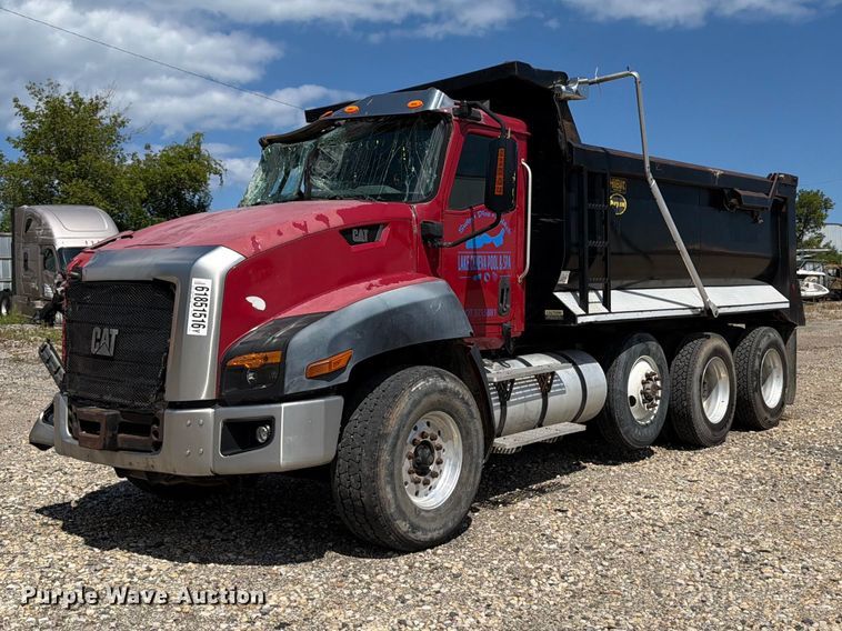2012 Caterpillar CT660S dump truck