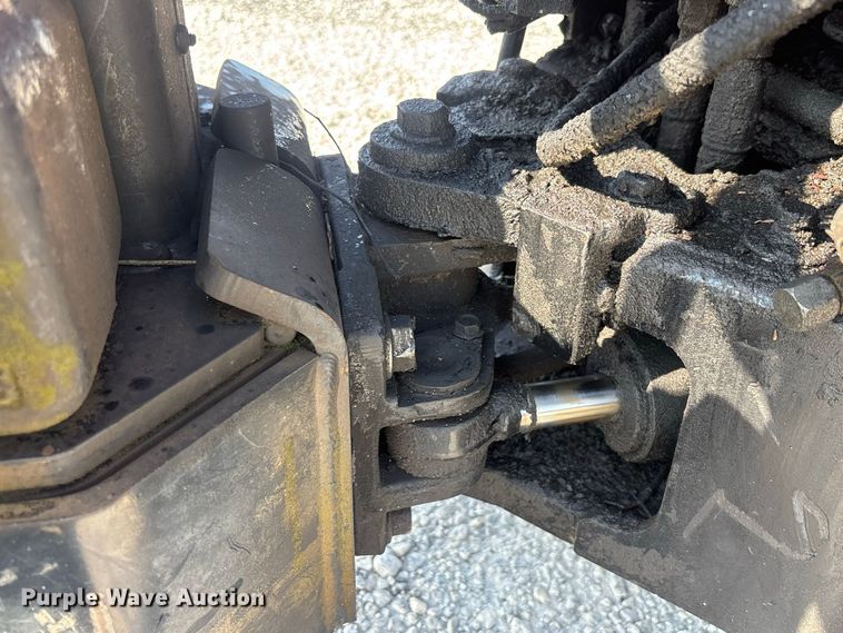 image for item YA4428 2013 Ditch Witch R300 vibratory cable plow