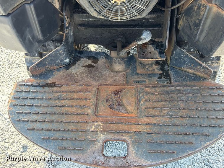image for item YA4428 2013 Ditch Witch R300 vibratory cable plow