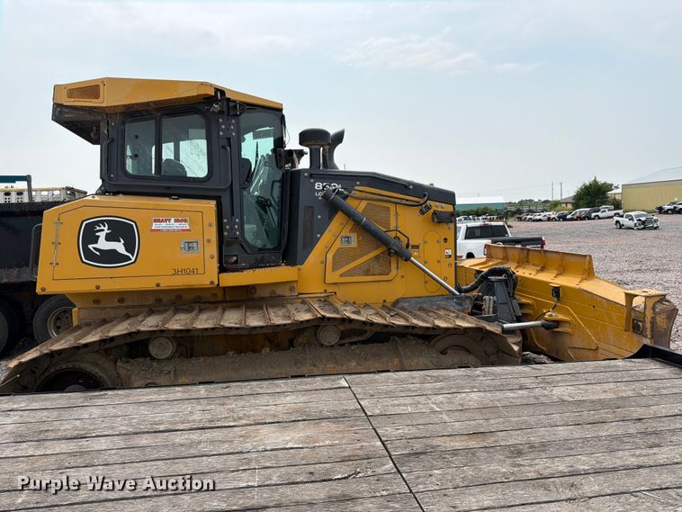 image for item YA4538 2021 John Deere 850L dozer