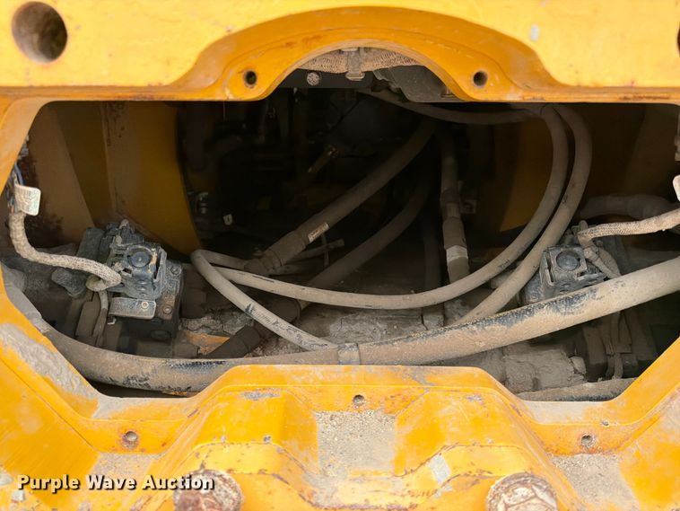 image for item YA4538 2021 John Deere 850L dozer