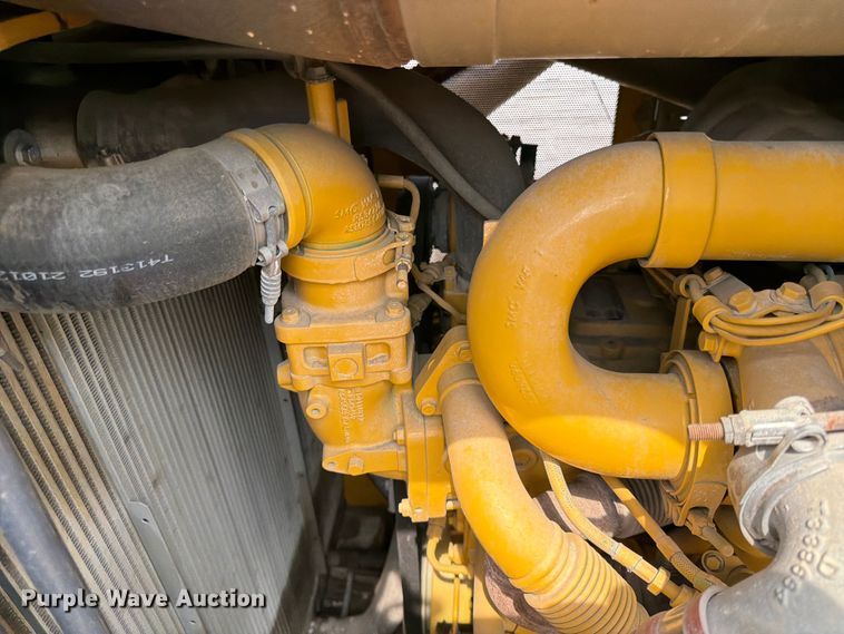 image for item YA4538 2021 John Deere 850L dozer