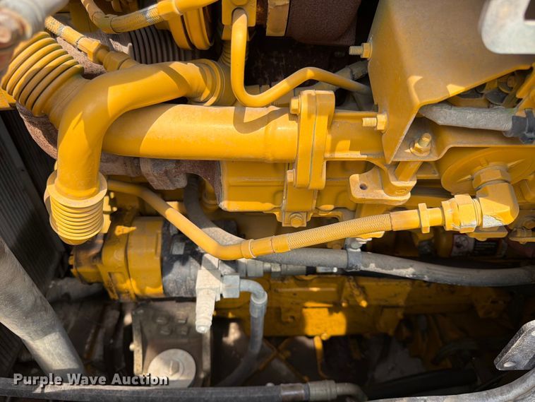 image for item YA4538 2021 John Deere 850L dozer