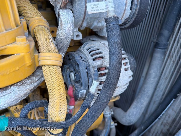image for item YA4538 2021 John Deere 850L dozer