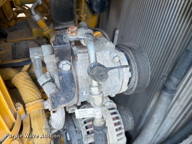 image for item YA4538 2021 John Deere 850L dozer