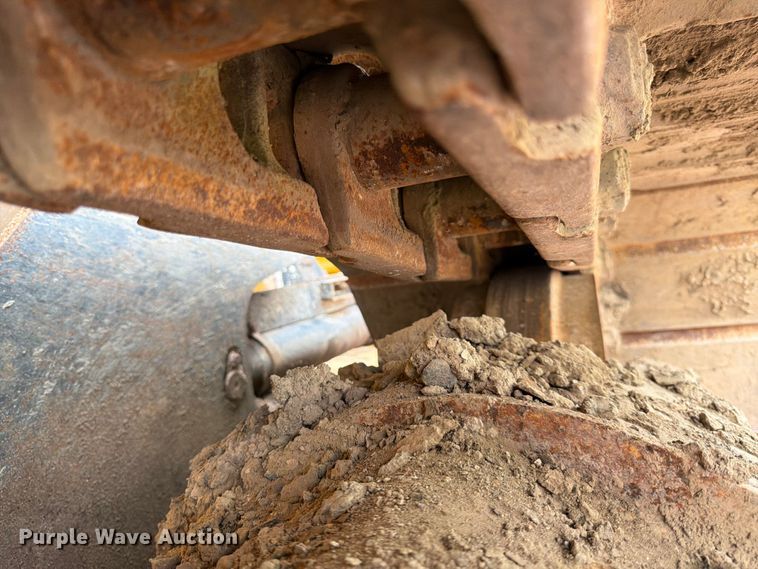 image for item YA4538 2021 John Deere 850L dozer