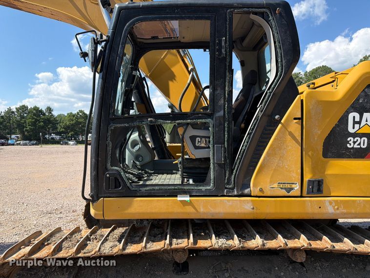 image for item YA4705 2019 Caterpillar 320 excavator