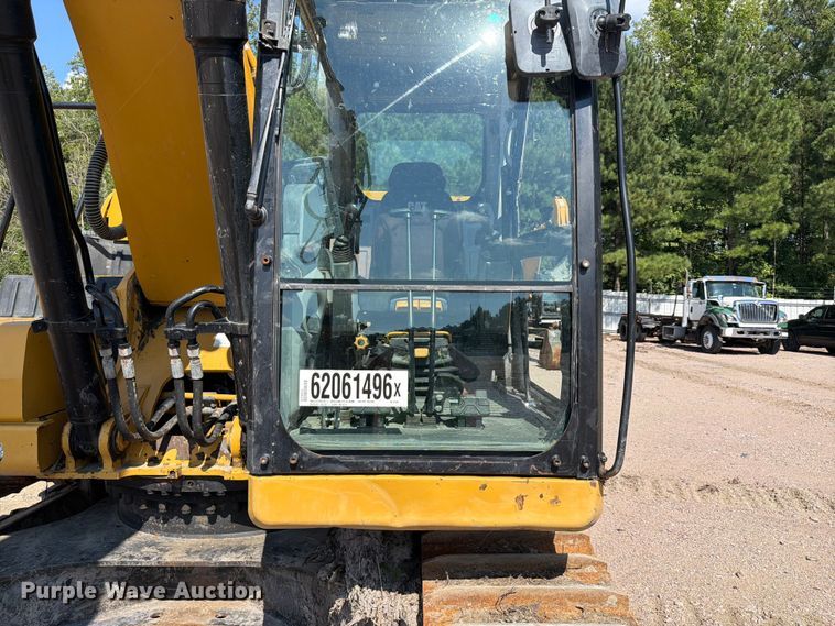 image for item YA4705 2019 Caterpillar 320 excavator