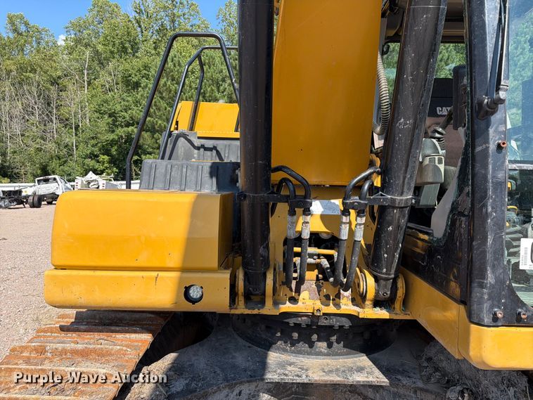 image for item YA4705 2019 Caterpillar 320 excavator