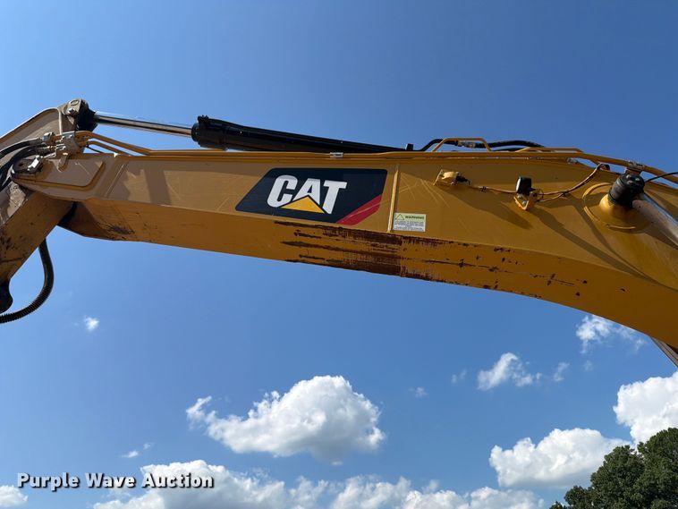 image for item YA4705 2019 Caterpillar 320 excavator