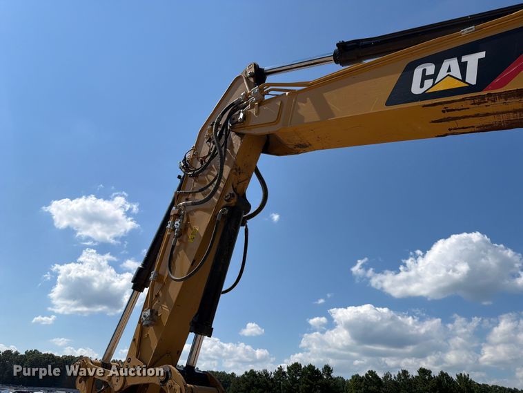 image for item YA4705 2019 Caterpillar 320 excavator