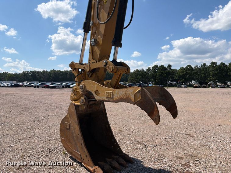 image for item YA4705 2019 Caterpillar 320 excavator