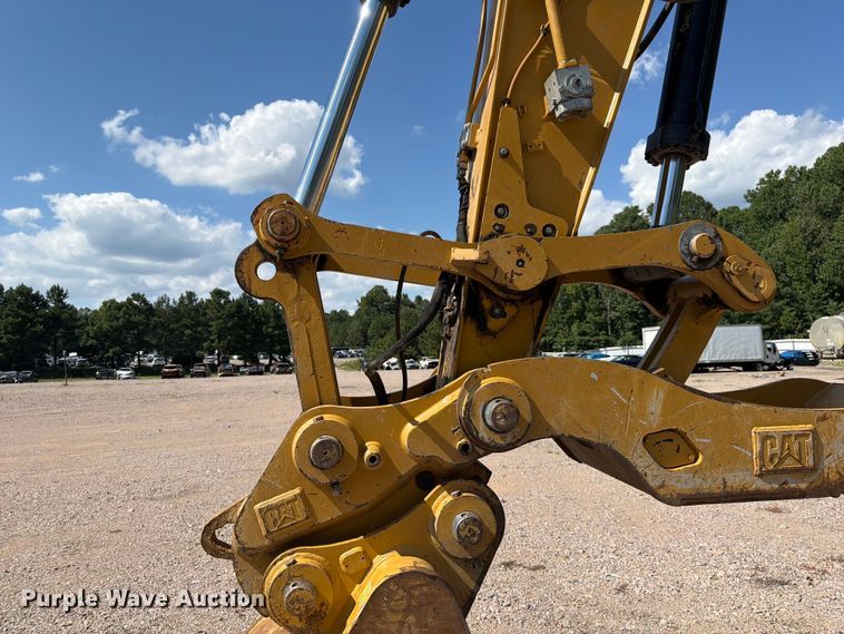 image for item YA4705 2019 Caterpillar 320 excavator