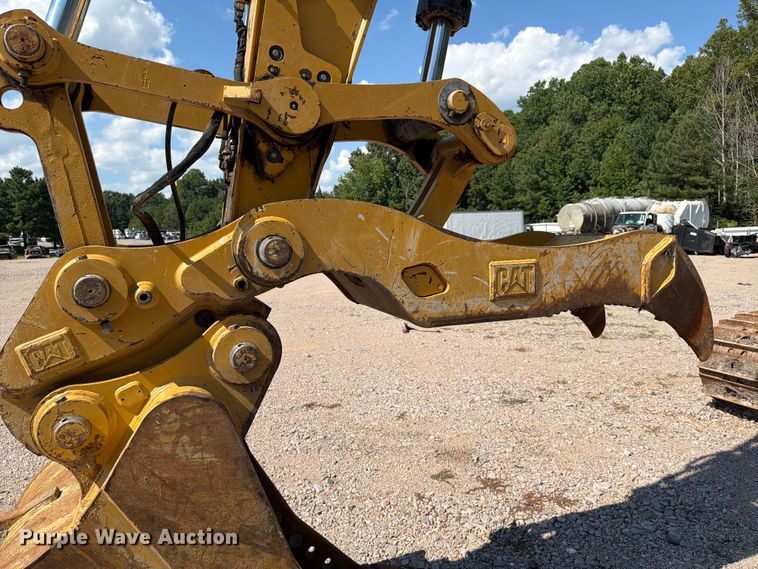 image for item YA4705 2019 Caterpillar 320 excavator