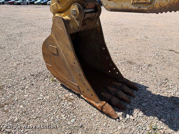 image for item YA4705 2019 Caterpillar 320 excavator