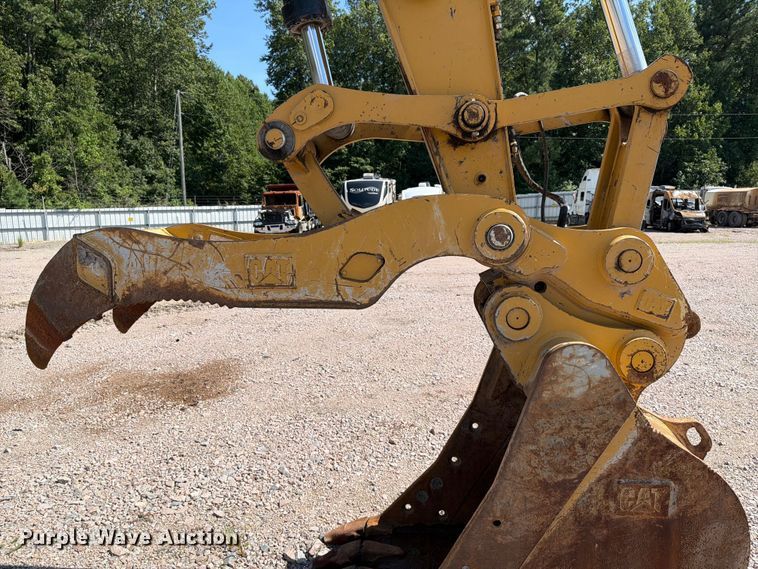 image for item YA4705 2019 Caterpillar 320 excavator