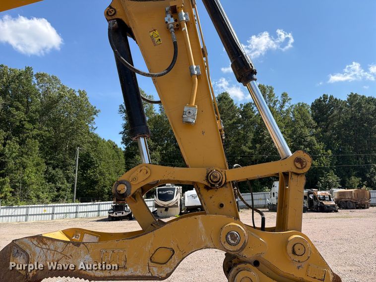 image for item YA4705 2019 Caterpillar 320 excavator