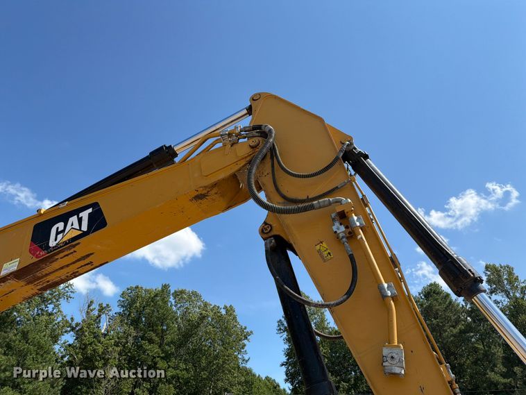 image for item YA4705 2019 Caterpillar 320 excavator