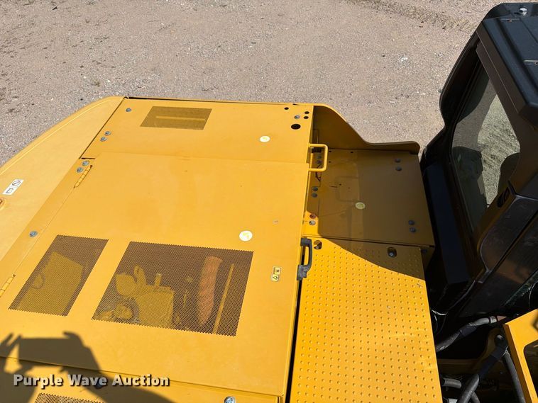 image for item YA4705 2019 Caterpillar 320 excavator