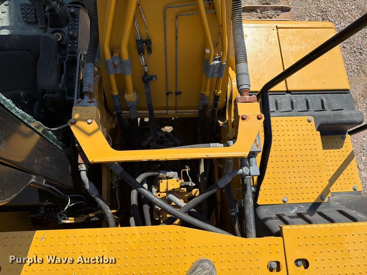 image for item YA4705 2019 Caterpillar 320 excavator