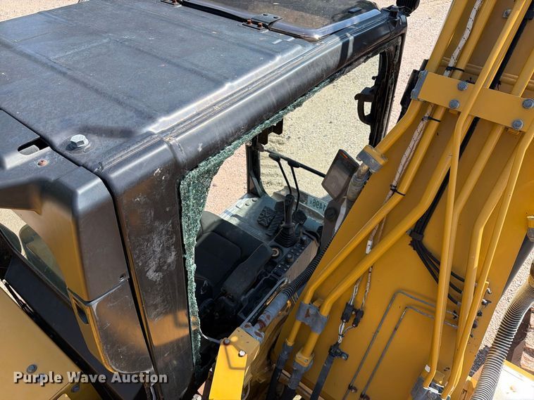 image for item YA4705 2019 Caterpillar 320 excavator