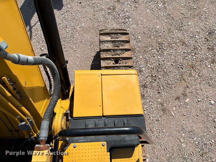 image for item YA4705 2019 Caterpillar 320 excavator