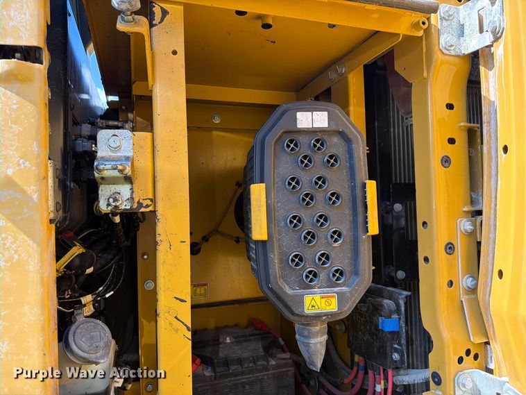 image for item YA4705 2019 Caterpillar 320 excavator